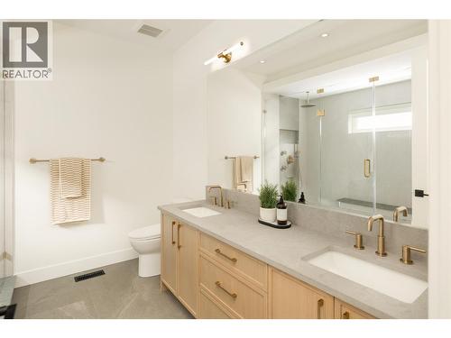 1004 Bull Crescent, Kelowna, BC - Indoor Photo Showing Bathroom
