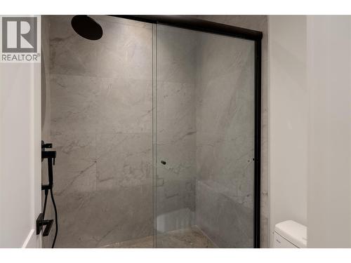 1004 Bull Crescent, Kelowna, BC - Indoor Photo Showing Bathroom