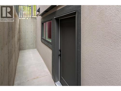 1004 Bull Crescent, Kelowna, BC - Outdoor With Exterior