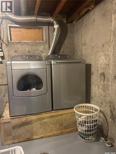 1822 110Th Street, North Battleford, SK - Indoor Photo Showing Laundry Room