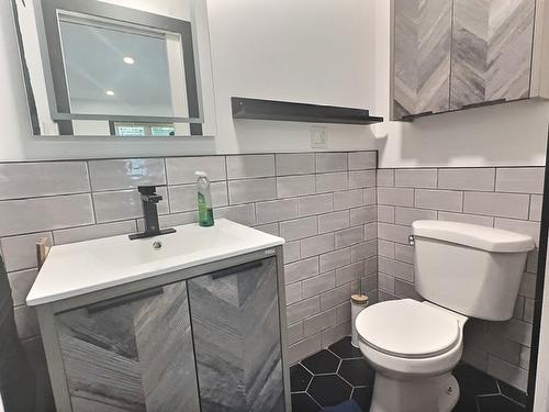 Powder room - 82 Av. Du Soleil, Fossambault-Sur-Le-Lac, QC - Indoor Photo Showing Bathroom
