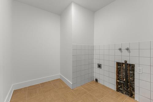 Salle de lavage - 4-20 Rue Olier, Saint-Basile-Le-Grand, QC - Indoor