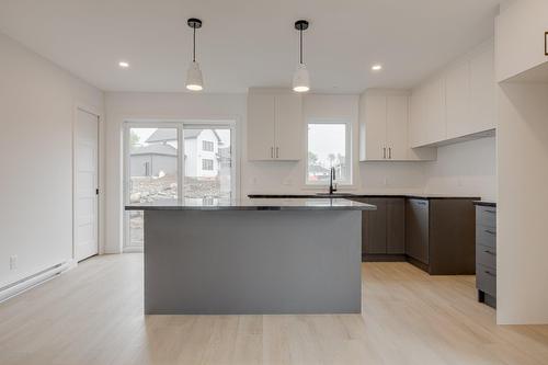 Cuisine - 70 Rue De La Traverse, Boischatel, QC - Indoor Photo Showing Kitchen With Upgraded Kitchen