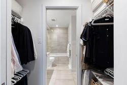 Walk-in closet - 