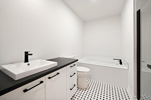 Bathroom - 3-7000 Rue De Champagnier, Brossard, QC - Indoor Photo Showing Bathroom