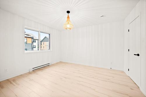 Bedroom - 3-7000 Rue De Champagnier, Brossard, QC - Indoor Photo Showing Other Room