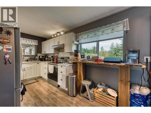 348 Creighton Valley Road, Lumby, BC - Indoor Photo Showing Kitchen