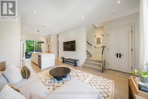 172-174 Victoria Street, Newmarket, ON - Indoor Photo Showing Living Room