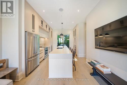 172-174 Victoria Street, Newmarket, ON - Indoor Photo Showing Kitchen With Stainless Steel Kitchen With Upgraded Kitchen