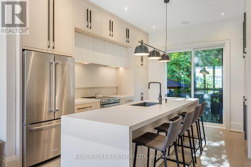 172-174 Victoria Street, Newmarket, ON - Indoor Photo Showing Kitchen With Stainless Steel Kitchen With Upgraded Kitchen