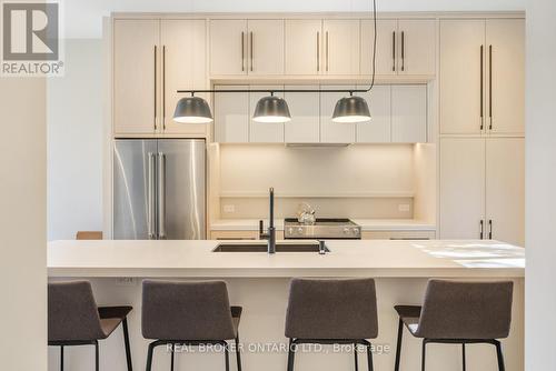 172-174 Victoria Street, Newmarket, ON - Indoor Photo Showing Kitchen With Upgraded Kitchen