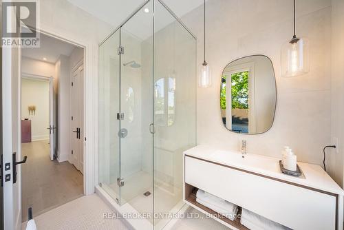 172-174 Victoria Street, Newmarket, ON - Indoor Photo Showing Bathroom