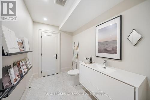 172-174 Victoria Street, Newmarket, ON - Indoor Photo Showing Bathroom