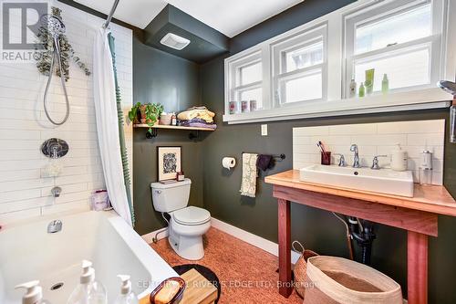 188 Armstrong Street, Ottawa, ON - Indoor Photo Showing Bathroom