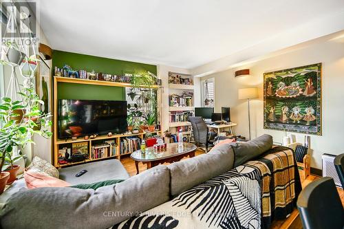 188 Armstrong Street, Ottawa, ON - Indoor Photo Showing Living Room