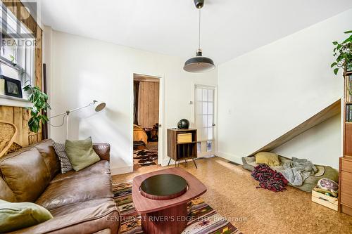 188 Armstrong Street, Ottawa, ON - Indoor Photo Showing Living Room