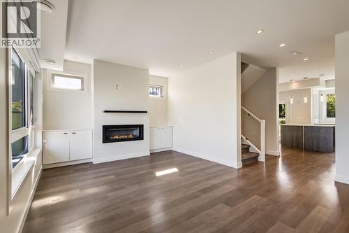 1818 Peak Point Court Unit# 12, West Kelowna, BC - Indoor Photo Showing Living Room With Fireplace