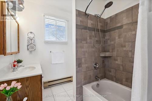 Main bathroom - 46 Erie Street, Collingwood, ON - Indoor Photo Showing Bathroom