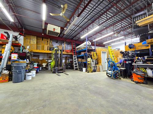 Entrepôt - 449 Boul. Industriel, Saint-Eustache, QC 