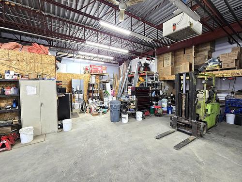 Entrepôt - 449 Boul. Industriel, Saint-Eustache, QC 