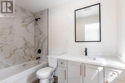92 Pearl Street S, Hamilton, ON - Indoor Photo Showing Bathroom