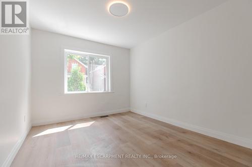 92 Pearl Street S, Hamilton, ON - Indoor Photo Showing Other Room
