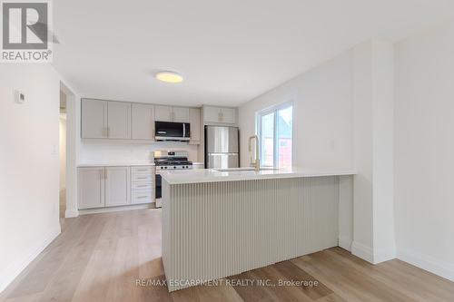 92 Pearl Street S, Hamilton, ON - Indoor Photo Showing Kitchen