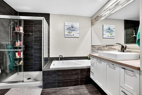 Bathroom - 001-3661 Rue Fernand-Flipot, Longueuil (Saint-Hubert), QC - Indoor Photo Showing Bathroom