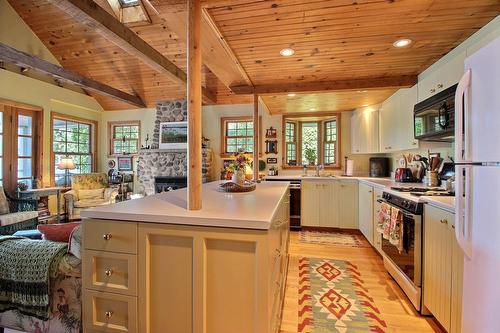 Kitchen - 2040 Ch. Du Lac, North Hatley, QC - Indoor Photo Showing Kitchen