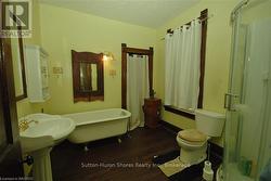 ANTIQUED BATHROOM WITH CLAW FOOT TUB - 