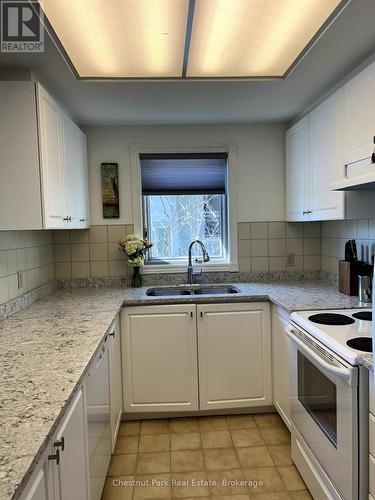 5 - 3421 Grandview Forest Glen Drive, Huntsville (Chaffey), ON - Indoor Photo Showing Kitchen With Double Sink
