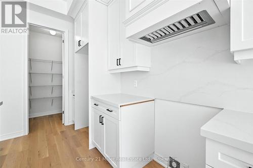 3250 Millicent Avenue, Oakville (Go Glenorchy), ON - Indoor