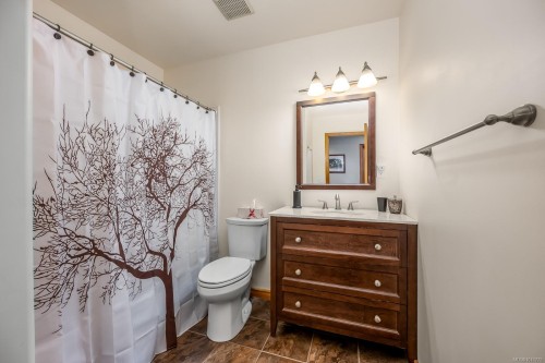 1307 Anderton Rd, Comox, BC 