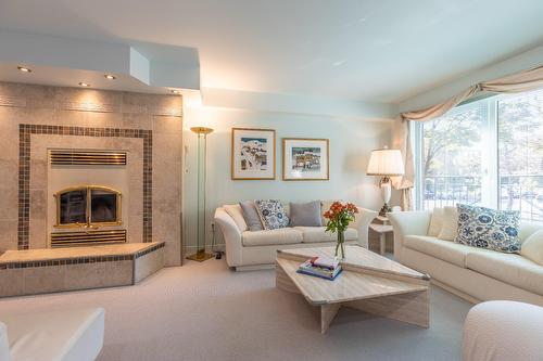 Salon - 219 Rue De La Noue, Montréal (Verdun/Île-Des-Soeurs), QC 