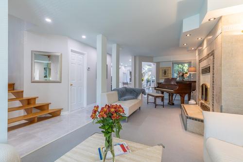 Salon - 219 Rue De La Noue, Montréal (Verdun/Île-Des-Soeurs), QC 