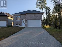 6 JOANNE CRESCENT S  Wasaga Beach, ON L9Z 1R4