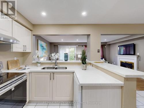 96 - 5230 Glen Erin Drive, Mississauga, ON - Indoor Photo Showing Kitchen With Double Sink