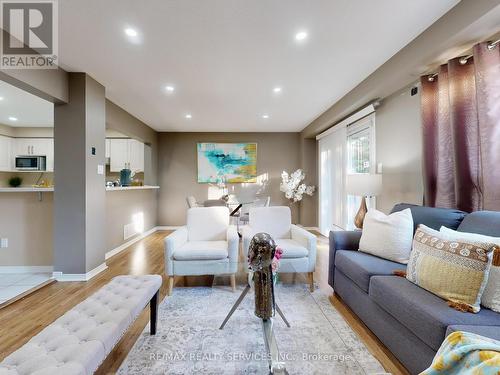 96 - 5230 Glen Erin Drive, Mississauga, ON - Indoor Photo Showing Living Room