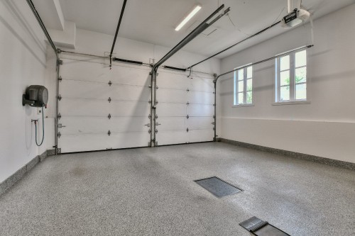 Garage - 6 Rue De Rambouillet, Blainville, QC - Indoor Photo Showing Garage