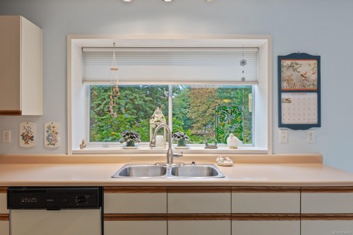 5910 Sea Terrace Rd, Courtenay, BC 