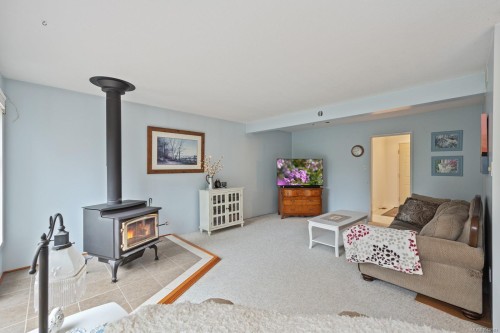 5910 Sea Terrace Rd, Courtenay, BC 