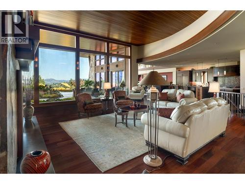 704 Barnaby Road, Kelowna, BC - Indoor Photo Showing Other Room