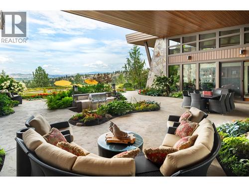 704 Barnaby Road, Kelowna, BC - Outdoor