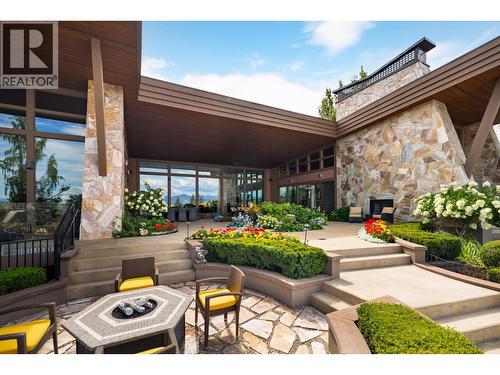 704 Barnaby Road, Kelowna, BC - Outdoor