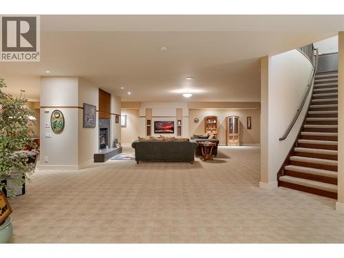 704 Barnaby Road, Kelowna, BC - Indoor Photo Showing Other Room