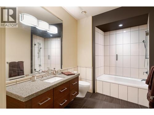 704 Barnaby Road, Kelowna, BC - Indoor Photo Showing Bathroom