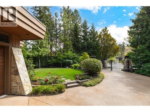 704 Barnaby Road, Kelowna, BC - Outdoor