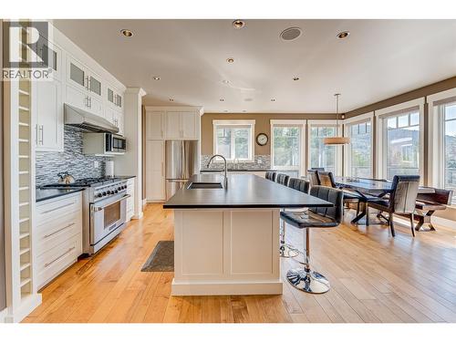 6054 Lynx Drive, Vernon, BC - Indoor Photo Showing Kitchen With Upgraded Kitchen