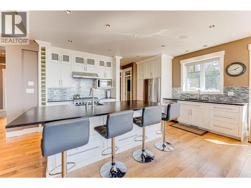 6054 Lynx Drive, Vernon, BC - Indoor Photo Showing Kitchen With Upgraded Kitchen