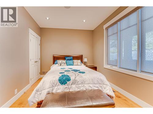 6054 Lynx Drive, Vernon, BC - Indoor Photo Showing Bedroom